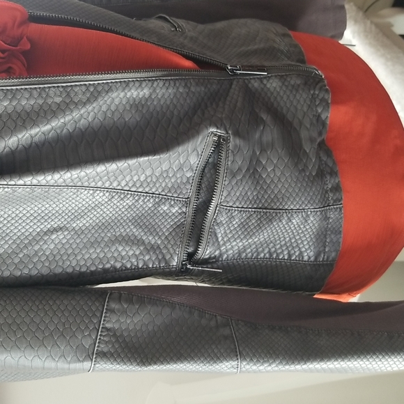 Kenneth Cole Faux Leather. Size XS. Grey. Lined. Zip Up with Zipper Pockets. - Picture 3 of 10